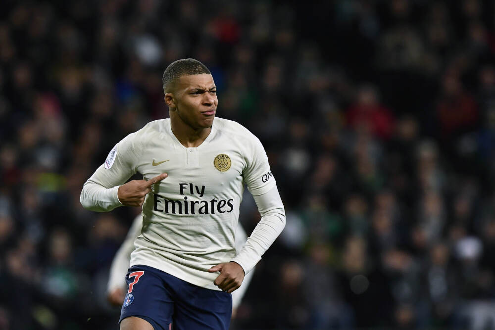 OPPO西北首家旗舰店落户西安科技国潮吸引驻华外交官打卡体验